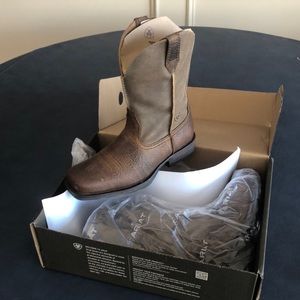 NEW ARIAT BOOTS!